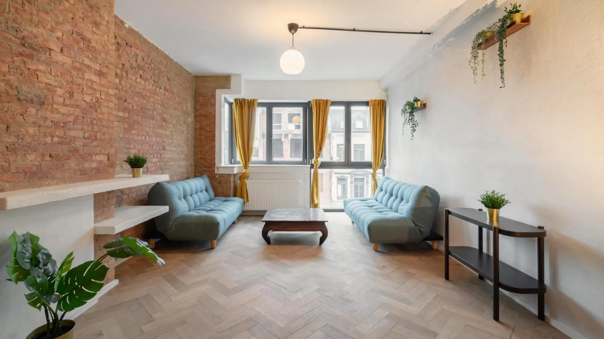 Very Large Central Station Apartments location
